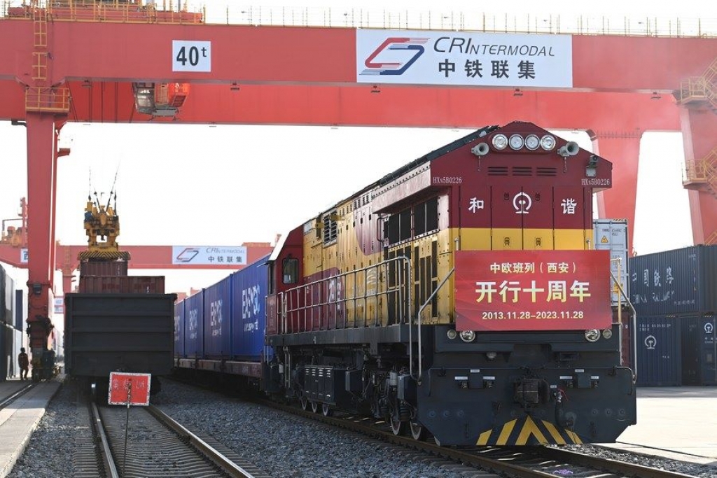 China-Europe freight train X8155 prepares to depart from the station of Xi'an International Port in northwest China's Shaanxi Province, Nov. 28, 2023. (Xinhua/Zou Jingyi)