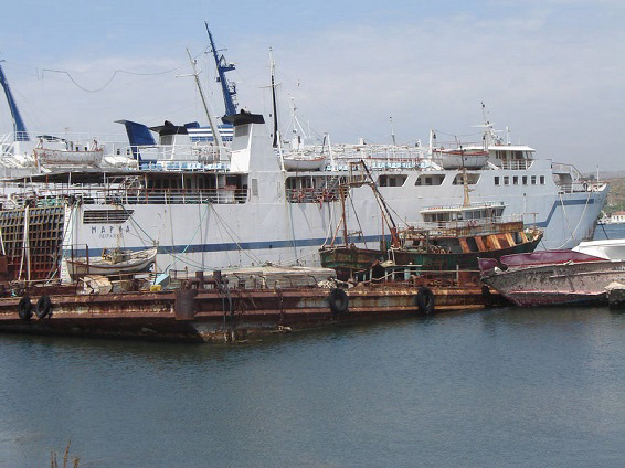 &Epsilon;&lambda;&epsilon;&upsilon;&sigma;ί&nu;&alpha;, &laquo;&nu;&epsilon;&kappa;&rho;&omicron;&tau;&alpha;&phi;&epsilon;ί&omicron; &pi;&lambda;&omicron;ί&omega;&nu;&raquo;