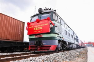 Photo provided by Sinotrans Ltd. shows a freight train departing from Guangzhou, capital of south China's Guangdong Province, which is bound for Hanoi, the Vietnamese capital, on May 25, 2021. (Xinhua)