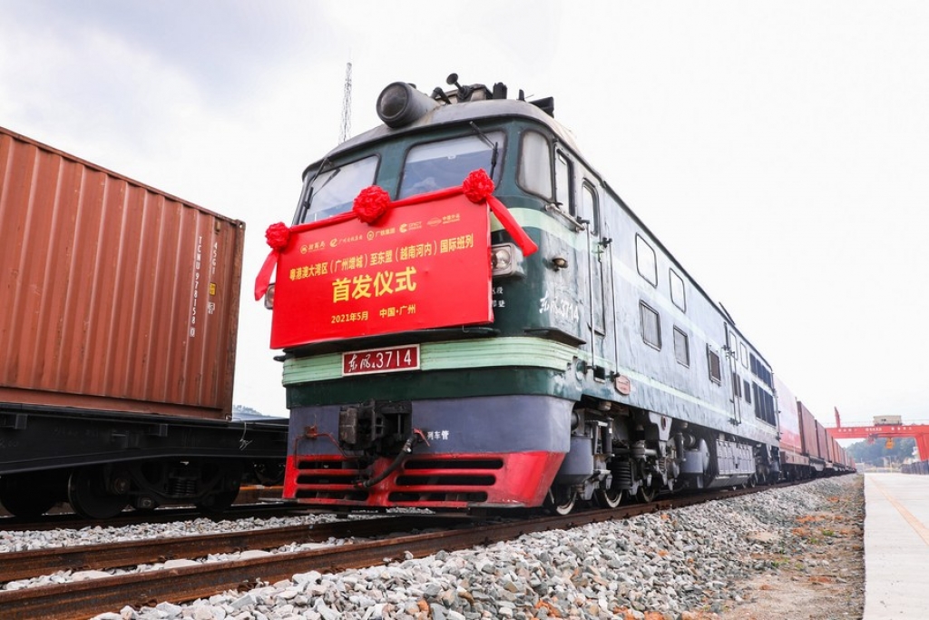 Photo provided by Sinotrans Ltd. shows a freight train departing from Guangzhou, capital of south China's Guangdong Province, which is bound for Hanoi, the Vietnamese capital, on May 25, 2021. (Xinhua)
