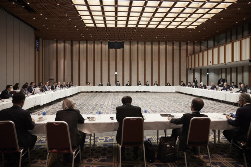 Prime Minister Kyriakos Mitsotakis met with executives of Japanese business groups of the Keidanren federation