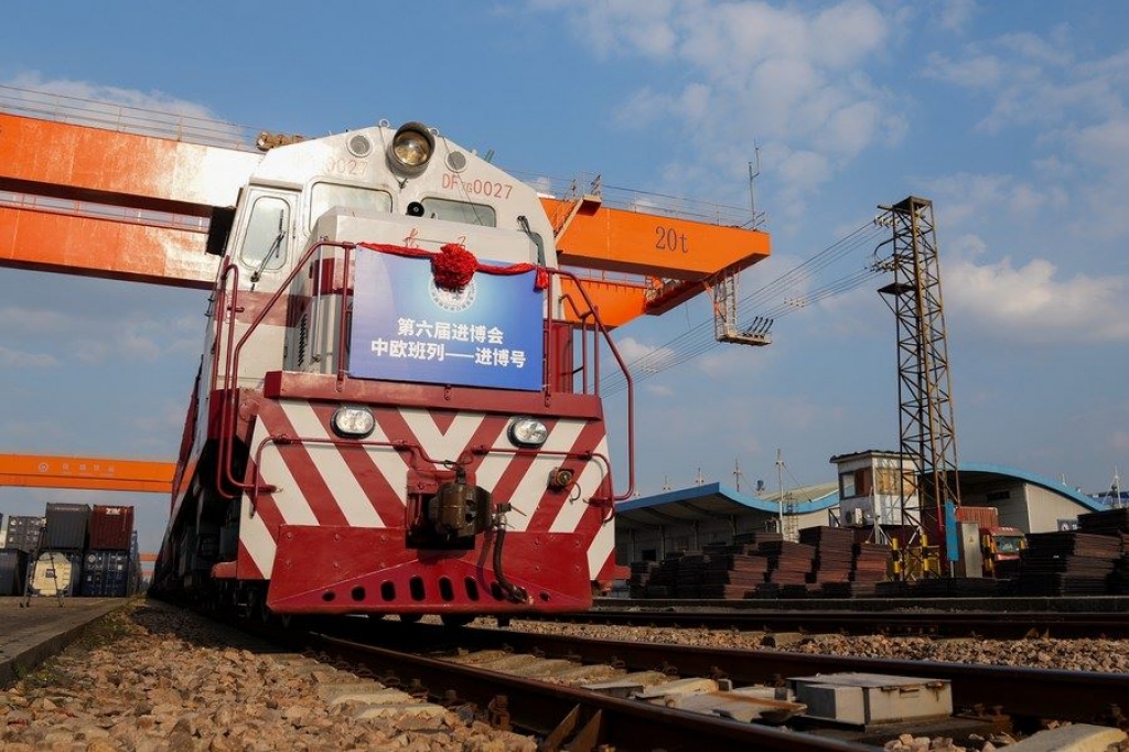 A China-Europe freight train, which set out from Duisburg, Germany, carrying exhibits for the 6th China International Import Expo (CIIE), arrives in Shanghai, east China, Oct. 11, 2023. (Xinhua/Ding Ting)