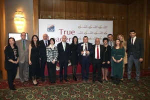 &Mu;&iota;&nu;&omega;&iota;&kappa;έ&sigmaf; &Gamma;&rho;&alpha;&mu;&mu;έ&sigmaf;: True Leader &sigma;&tau;&iota;&sigmaf; &Theta;&alpha;&lambda;ά&sigma;&sigma;&iota;&epsilon;&sigmaf; &Mu;&epsilon;&tau;&alpha;&phi;&omicron;&rho;έ&sigmaf;