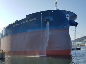 Maran Tankers: &Pi;&alpha;&rho;&alpha;&gamma;&gamma;&epsilon;&lambda;ί&alpha; &tau;&rho;&iota;ώ&nu; &pi;&lambda;&omicron;ί&omega;&nu; &alpha;&xi;ί&alpha;&sigmaf; $390 &epsilon;&kappa;&alpha;&tau;&omicron;&mu;&mu;&upsilon;&rho;ί&omega;&nu;