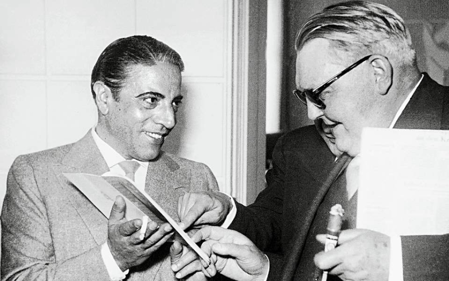 &Epsilon;&nu;&alpha; &beta;&iota;&beta;&lambda;ί&omicron; &gamma;&iota;&alpha; &tau;&omicron;&upsilon;&sigmaf; &Epsilon;&lambda;&lambda;&eta;&nu;&epsilon;&sigmaf; &epsilon;&phi;&omicron;&pi;&lambda;&iota;&sigma;&tau;έ&sigmaf; &kappa;&alpha;&iota; &tau;&eta; &mu;&epsilon;&tau;&alpha;&pi;&omicron;&lambda;&epsilon;&mu;&iota;&kappa;ή &Gamma;&epsilon;&rho;&mu;&alpha;&nu;ί&alpha;