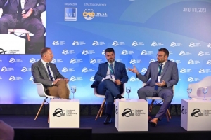 &Alpha;&pi;ό &alpha;&rho;&iota;&sigma;&tau;&epsilon;&rho;ά: &Phi;ά&nu;&eta;&sigmaf; &Pi;&alpha;&pi;&alpha;&theta;&alpha;&nu;&alpha;&sigma;ί&omicron;&upsilon;, &Delta;&iota;&pi;&lambda;&omega;&mu;&alpha;&tau;&iota;&kappa;ό&sigmaf; &sigma;&upsilon;&nu;&tau;ά&kappa;&tau;&eta;&sigmaf; &tau;&eta;&sigmaf; &Epsilon;&Rho;&Tau;, &Alpha;&nu;&tau;ώ&nu;&iota;&omicron;&sigmaf; &Beta;&epsilon;&nu;&iota;έ&rho;&eta;&sigmaf;, &Pi;&rho;ό&epsilon;&delta;&rho;&omicron;&sigmaf; &Delta;&iota;&epsilon;&theta;&nu;&omicron;ύ&sigmaf; &Nu;&alpha;&upsilon;&tau;&iota;&kappa;ή&sigmaf; Έ&nu;&omega;&sigma;&eta;&sigmaf; &Epsilon;&lambda;&lambda;ά&delta;&omicron;&sigmaf;, &Theta;&epsilon;ό&delta;&omega;&rho;&omicron;&sigmaf; &Beta;&alpha;&phi;&epsilon;&iota;ά&delta;&eta;&sigmaf;, Communications and Culture Director, TEU Shipping and Forwarding SA