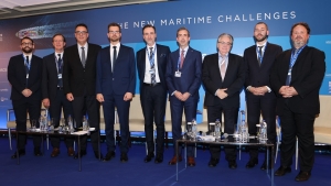 &Alpha;&pi;ό&sigma;&tau;&omicron;&lambda;&omicron;&sigmaf; &Kappa;&alpha;&mu;&alpha;&rho;&iota;&nu;ά&kappa;&eta;&sigmaf;: &Eta; &kappa;&upsilon;&beta;&epsilon;&rho;&nu;&omicron;&alpha;&sigma;&phi;ά&lambda;&epsilon;&iota;&alpha; &kappa;&omicron;&rho;&upsilon;&phi;&alpha;ί&alpha; &pi;&rho;ό&kappa;&lambda;&eta;&sigma;&eta; &gamma;&iota;&alpha; &tau;&omicron;&upsilon;&sigmaf; &lambda;&iota;&mu;έ&nu;&epsilon;&sigmaf; &tau;&eta;&sigmaf; &Epsilon;&Epsilon;