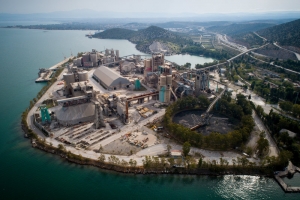 &Pi;&rho;ά&sigma;&iota;&nu;&omicron; &phi;ώ&sigmaf; &alpha;&pi;ό &tau;&eta;&nu; &Omicron;&Lambda;&Nu;&Epsilon; &Alpha;&Epsilon; &sigma;&tau;&eta;&nu; &epsilon;&pi;έ&nu;&delta;&upsilon;&sigma;&eta; &tau;&omicron;&upsilon; &Omicron;&mu;ί&lambda;&omicron;&upsilon; &Beta;&iota;&omicron;&chi;ά&lambda;&kappa;&omicron; &sigma;&tau;&omicron; &Lambda;&iota;&mu;έ&nu;&alpha; &Chi;&alpha;&lambda;&kappa;ί&delta;&alpha;&sigmaf;