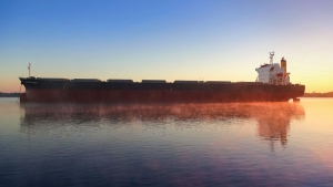 Hoanh Son: &Epsilon;&xi;&alpha;&gamma;ό&rho;&alpha;&sigma;&epsilon; &pi;&lambda;&omicron;ί&omicron; &alpha;&pi;ό &tau;&eta;&nu; &epsilon;&lambda;&lambda;&eta;&nu;&iota;&kappa;ή Omicron Ship Management