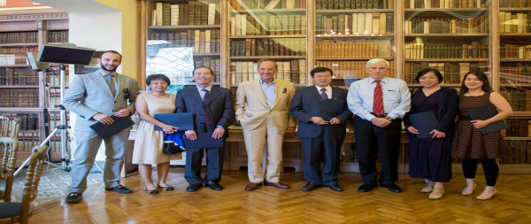 &laquo;Έ&delta;&rho;&alpha; &Mu;&alpha;&rho;&iota;&lambda;έ&nu;&alpha;&sigmaf; &Lambda;&alpha;&sigma;&kappa;&alpha;&rho;ί&delta;&eta; &ndash; &Kappa;&lambda;&alpha;&sigma;&iota;&kappa;ώ&nu; &kappa;&alpha;&iota; &Nu;&epsilon;&omicron;&epsilon;&lambda;&lambda;&eta;&nu;&iota;&kappa;ώ&nu; &Sigma;&pi;&omicron;&upsilon;&delta;ώ&nu;&raquo; &sigma;&tau;&omicron; &Pi;&alpha;&nu;&epsilon;&pi;&iota;&sigma;&tau;ή&mu;&iota;&omicron; Tsinghua