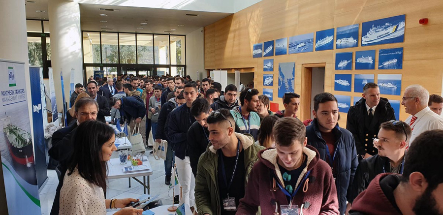 &Sigma;&tau;&eta;&nu; &Alpha;&Nu;&Epsilon;&Kappa; LINES &eta; &Eta;&mu;&epsilon;&rho;ί&delta;&alpha; &laquo;&Epsilon;&pi;&iota;&lambda;έ&gamma;&omega; &Nu;&alpha;&upsilon;&tau;&iota;&lambda;ί&alpha; &sigma;&tau;&eta;&nu; &Kappa;&rho;ή&tau;&eta;&raquo;