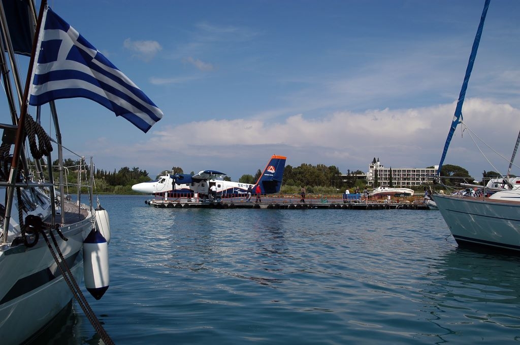 &Epsilon;&gamma;&kappa;&rho;ί&theta;&eta;&kappa;&alpha;&nu; &Upsilon;&delta;ά&tau;&iota;&nu;&alpha; &Pi;&epsilon;&delta;ί&alpha; &sigma;&tau;&alpha; &Delta;&iota;&alpha;&pi;ό&nu;&tau;&iota;&alpha; &Nu;&eta;&sigma;&iota;ά, &gamma;&iota;&alpha; &pi;&tau;ή&sigma;&epsilon;&iota;&sigmaf; &upsilon;&delta;&rho;&omicron;&pi;&lambda;ά&nu;&omega;&nu;