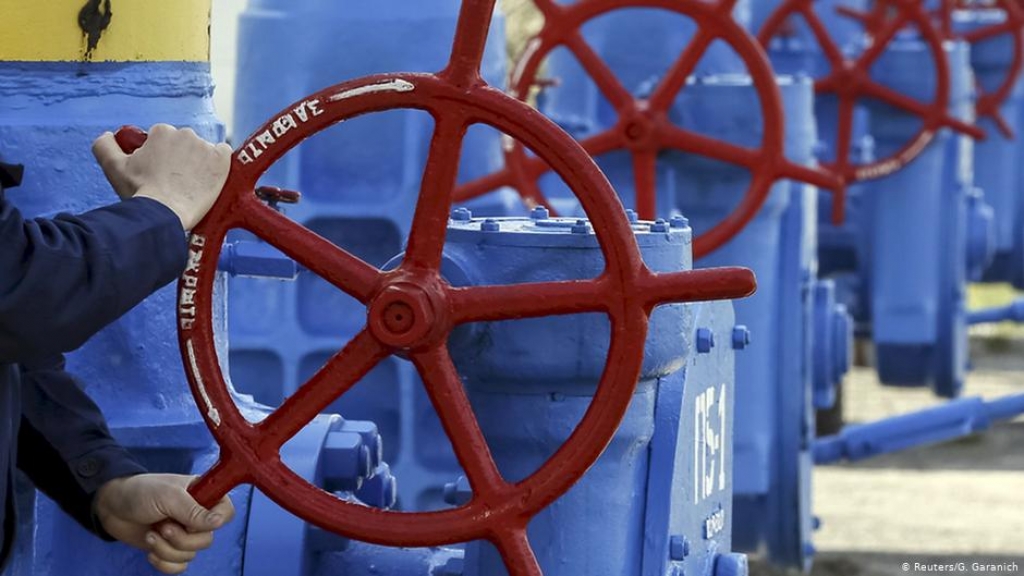 EUROPE GAS-Prices rise on forecasts of lower Russian exports, cold weather