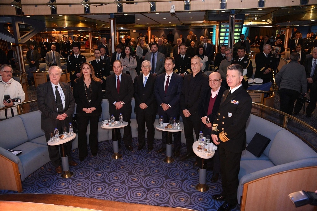 &Xi;&eta;&rho;&alpha;&delta;ά&kappa;&eta;&sigmaf;: &laquo;&Epsilon;ί&nu;&alpha;&iota; &nu;&tau;&rho;&omicron;&pi;ή &pi;&omicron;&upsilon; &delta;&epsilon;&nu; έ&chi;&omicron;&upsilon;&mu;&epsilon; &kappa;&rho;&omicron;&upsilon;&alpha;&zeta;&iota;&epsilon;&rho;ό&pi;&lambda;&omicron;&iota;&alpha; &mu;&epsilon; &epsilon;&lambda;&lambda;&eta;&nu;&iota;&kappa;ή &sigma;&eta;&mu;&alpha;ί&alpha;&raquo;