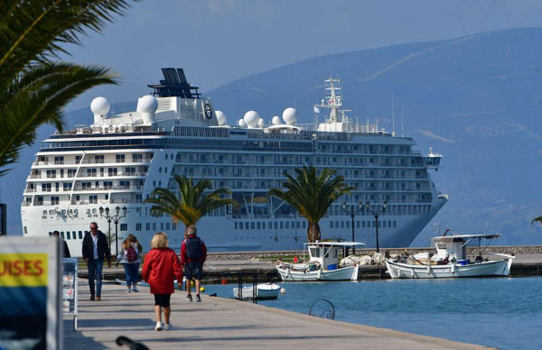 &Omicron; &pi;&omicron;&lambda;&upsilon;&tau;&epsilon;&lambda;έ&sigma;&tau;&alpha;&tau;&omicron;&sigmaf; &laquo;&Kappa;ό&sigma;&mu;&omicron;&sigmaf;&raquo; &tau;&omicron; &pi;&rho;ώ&tau;&omicron; &kappa;&omicron;&upsilon;&alpha;&zeta;&iota;&epsilon;&rho;ό&pi;&lambda;&omicron;&iota;&omicron; &tau;&eta;&sigmaf; &sigma;&epsilon;&zeta;ό&nu; &sigma;&tau;&omicron; &Nu;&alpha;ύ&pi;&lambda;&iota;&omicron; (&phi;&omega;&tau;&omicron;&gamma;&rho;&alpha;&phi;ί&epsilon;&sigmaf;)