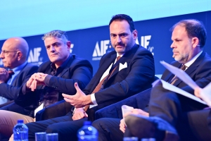 &Alpha;&lambda;έ&xi;&alpha;&nu;&delta;&rho;&omicron;&sigmaf; &Pi;&alpha;&pi;&alpha;&gamma;&epsilon;&omega;&rho;&gamma;ί&omicron;&upsilon;: &Tau;&omicron; &Epsilon;&Chi;&Epsilon; &alpha;&nu;&alpha;&beta;&alpha;&theta;&mu;ί&zeta;&epsilon;&iota; &tau;&iota;&sigmaf; &upsilon;&pi;&eta;&rho;&epsilon;&sigma;ί&epsilon;&sigmaf; &tau;&omicron;&upsilon; &epsilon;&nu;&iota;&sigma;&chi;ύ&omicron;&nu;&tau;&alpha;&sigmaf; &tau;&eta; &delta;&iota;&alpha;&phi;ά&nu;&epsilon;&iota;&alpha; &amp; &tau;&eta;&nu; &omicron;&rho;&theta;ό&tau;&epsilon;&rho;&eta; &alpha;&pi;&omicron;&tau;ύ&pi;&omega;&sigma;&eta; &tau;&omega;&nu; &tau;&iota;&mu;ώ&nu; &epsilon;&nu;έ&rho;&gamma;&epsilon;&iota;&alpha;&sigmaf;