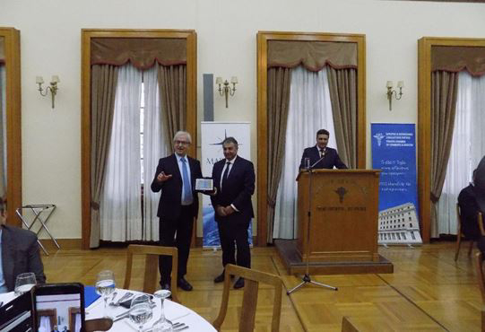 &laquo;&Tau;&omicron; &Epsilon;.&Beta;.&Epsilon;.&Pi;. &beta;&rho;ά&beta;&epsilon;&upsilon;&sigma;&epsilon; &tau;&omicron;&nu; &Pi;&rho;ό&epsilon;&delta;&rho;&omicron; &tau;&eta;&sigmaf; &Epsilon;.&Epsilon;.&Epsilon;., &kappa;. &Theta;&epsilon;ό&delta;&omega;&rho;&omicron; &Beta;&epsilon;&nu;&iota;ά&mu;&eta;&raquo;