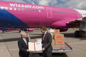Tamas Menczer (R), state secretary from the Hungarian Ministry of Foreign Affairs and Trade, and Chinese Ambassador to Hungary Duan Jielong show a list of medical supplies donated by the Chinese government at the Budapest Liszt Ferenc International Airport in Budapest, Hungary, on April 29, 2020. (Photo by Attila Volgyi/Xinhua)