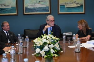 &Sigma;&upsilon;&nu;ά&nu;&tau;&eta;&sigma;&eta; &tau;&omicron;&upsilon; &Upsilon;&pi;&omicron;&upsilon;&rho;&gamma;&omicron;ύ &Nu;&alpha;&upsilon;&tau;&iota;&lambda;ί&alpha;&sigmaf; &kappa;&alpha;&iota; &Nu;&eta;&sigma;&iota;&omega;&tau;&iota;&kappa;ή&sigmaf; &Pi;&omicron;&lambda;&iota;&tau;&iota;&kappa;ή&sigmaf; &kappa;. &Chi;&rho;ή&sigma;&tau;&omicron;&upsilon; &Sigma;&tau;&upsilon;&lambda;&iota;&alpha;&nu;ί&delta;&eta; &mu;&epsilon; &tau;&omicron; &Pi;&rho;&omicron;&epsilon;&delta;&rho;&epsilon;ί&omicron; &tau;&eta;&sigmaf; Έ&nu;&omega;&sigma;&eta;&sigmaf; &Epsilon;&lambda;&lambda;ή&nu;&omega;&nu; &Epsilon;&phi;&omicron;&pi;&lambda;&iota;&sigma;&tau;ώ&nu;