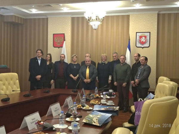 &Kappa;&upsilon;&beta;έ&rho;&nu;&eta;&sigma;&eta; &Kappa;&rho;&iota;&mu;&alpha;ί&alpha;&sigmaf;: &Epsilon;&iota;&delta;&iota;&kappa;ό &phi;&omicron;&rho;&omicron;&lambda;&omicron;&gamma;&iota;&kappa;ό &kappa;&alpha;&theta;&epsilon;&sigma;&tau;ώ&sigmaf; &gamma;&iota;&alpha; &xi;έ&nu;&omicron;&upsilon;&sigmaf; &epsilon;&pi;&epsilon;&nu;&delta;&upsilon;&tau;έ&sigmaf;