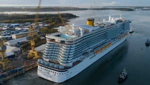 &Tau;&omicron; &kappa;&rho;&omicron;&upsilon;&alpha;&zeta;&iota;&epsilon;&rho;ό&pi;&lambda;&omicron;&iota;&omicron; Costa Smeralda &alpha;&nu;&epsilon;&phi;&omicron;&delta;&iota;ά&sigma;&tau;&eta;&kappa;&epsilon; &gamma;&iota;&alpha; 1&eta; &phi;&omicron;&rho;ά &sigma;&tau;&eta; &Beta;&alpha;&rho;&kappa;&epsilon;&lambda;ώ&nu;&eta; &mu;&epsilon; LNG