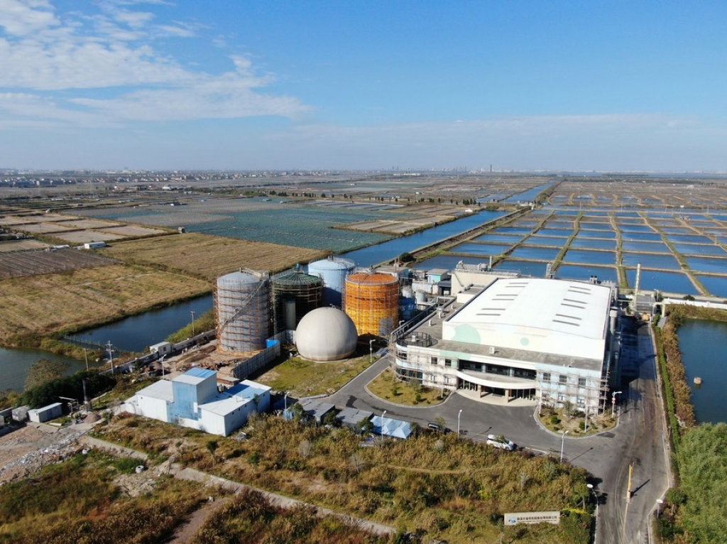 Aerial photo taken on Nov. 18, 2020 shows the first kitchen waste biogas power generating project in Ningbo, east China's Zhejiang Province. (Xinhua/Xu Yu)