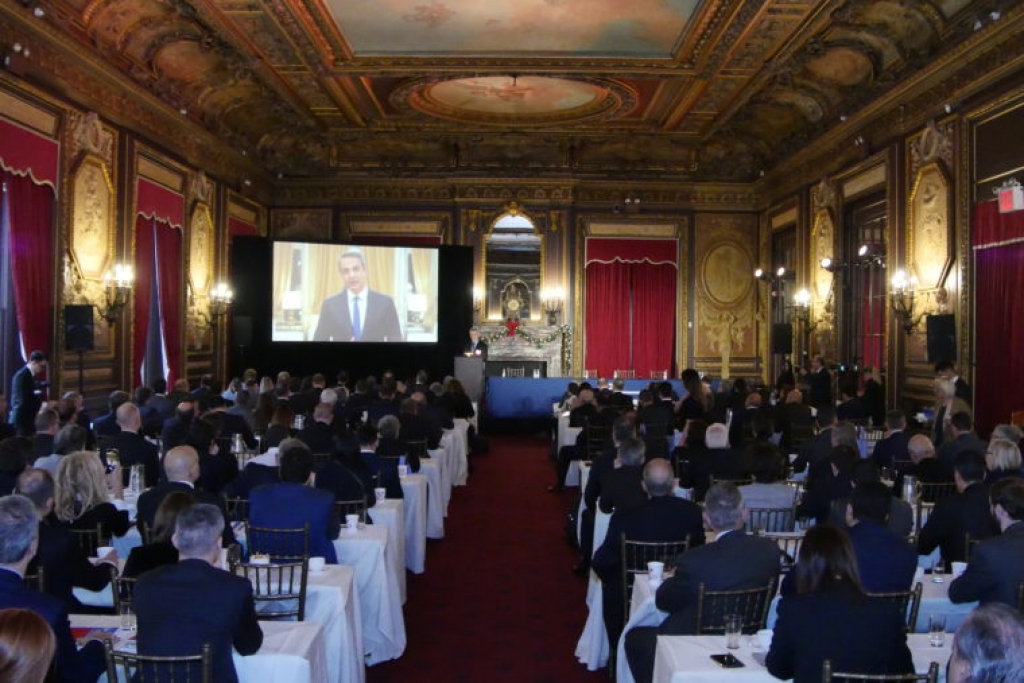 &Eta; &sigma;&tau;&iota;&gamma;&mu;ή &tau;&eta;&sigmaf; &pi;&rho;&omicron;&beta;&omicron;&lambda;ή&sigmaf; &tau;&eta;&sigmaf; &beta;&iota;&nu;&tau;&epsilon;&omicron;&sigma;&kappa;&omicron;&pi;&eta;&mu;έ&nu;&eta;&sigmaf; &omicron;&mu;&iota;&lambda;ί&alpha; &tau;&omicron;&upsilon; &Pi;&rho;&omega;&theta;&upsilon;&pi;&omicron;&upsilon;&rho;&gamma;&omicron;ύ, &Kappa;&upsilon;&rho;&iota;ά&kappa;&omicron;&upsilon; &Mu;&eta;&tau;&sigma;&omicron;&tau;ά&kappa;&eta;, &gamma;&iota;&alpha; &tau;&eta;&nu; &epsilon;&lambda;&lambda;&eta;&nu;&iota;&kappa;ή &omicron;&iota;&kappa;&omicron;&nu;&omicron;&mu;ί&alpha;. &Phi;&omega;&tau;&omicron;&gamma;&rho;&alpha;&phi;ί&alpha;: &laquo;&Epsilon;.&Kappa;.&raquo;/&Zeta;&alpha;&phi;&epsilon;ί&rho;&eta;&sigmaf; &Chi;&alpha;ϊ&tau;ί&delta;&eta;&sigmaf;