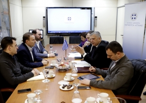 &Sigma;&upsilon;&nu;ά&nu;&tau;&eta;&sigma;&eta; &tau;&eta;&sigmaf; &Delta;&iota;&omicron;ί&kappa;&eta;&sigma;&eta;&sigmaf; &tau;&omicron;&upsilon; &Omicron;&Lambda;&Pi; &mu;&epsilon; &tau;&omicron;&nu; &Pi;&epsilon;&rho;&iota;&phi;&epsilon;&rho;&epsilon;&iota;ά&rho;&chi;&eta; &Alpha;&tau;&tau;&iota;&kappa;ή&sigmaf; &Gamma;. &Pi;&alpha;&tau;&omicron;ύ&lambda;&eta; &gamma;&iota;&alpha; &tau;&eta;&nu; &epsilon;&pi;έ&kappa;&tau;&alpha;&sigma;&eta; &tau;&omicron;&upsilon; &sigma;&tau;&alpha;&theta;&mu;&omicron;ύ &kappa;&rho;&omicron;&upsilon;&alpha;&zeta;&iota;έ&rho;&alpha;&sigmaf; &sigma;&tau;&omicron;&nu; &lambda;&iota;&mu;έ&nu;&alpha; &Pi;&epsilon;&iota;&rho;&alpha;&iota;ώ&sigmaf;