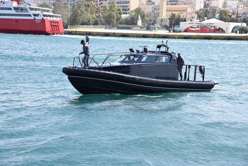 &Tau;&epsilon;&lambda;&epsilon;&tau;ή &pi;&alpha;&rho;ά&delta;&omicron;&sigma;&eta;&sigmaf; &pi;έ&nu;&tau;&epsilon; (05) &tau;&alpha;&chi;&upsilon;&pi;&lambda;ό&omega;&nu; &sigma;&kappa;&alpha;&phi;ώ&nu; &alpha;&xi;ί&alpha;&sigmaf; 2,4 &epsilon;&kappa;&alpha;&tau;&omicron;&mu;&mu;&upsilon;&rho;ί&omega;&nu; &delta;&omicron;&lambda;&alpha;&rho;ί&omega;&nu;, &delta;&omega;&rho;&epsilon;ά &tau;&eta;&sigmaf; &Pi;&Alpha;&Pi;&Alpha;&Sigma;&Tau;&omicron;a1&Alpha;&Tau;&Omicron;&Sigma;