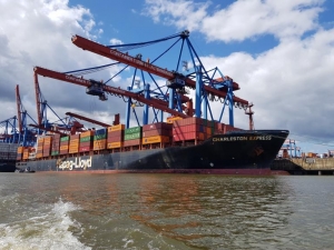 Lomar Shipping: &Pi;&omicron;ύ&lambda;&eta;&sigma;&epsilon; &tau;έ&sigma;&sigma;&epsilon;&rho;&alpha; &pi;&lambda;&omicron;ί&alpha; &tau;&omicron;&upsilon; &sigma;&tau;ό&lambda;&omicron;&upsilon; &tau;&eta;&sigmaf; - &tau;&alpha; &tau;&rho;ί&alpha; &sigma;&tau;&eta;&nu; &epsilon;&lambda;&lambda;&eta;&nu;&iota;&kappa;ή Conbulk