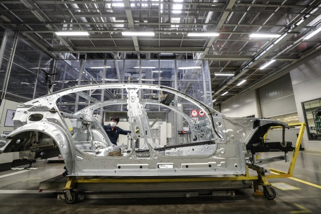 A man works at Tiexi Plant of BMW Brilliance Automotive (BBA) in Shenyang, capital of northeast China's Liaoning Province, Feb. 17, 2020. (Xinhua/Pan Yulong)