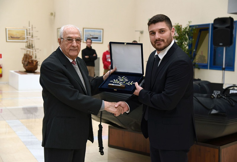 &Delta;&omega;&rho;&epsilon;ά &delta;ύ&omicron; &phi;&omicron;&upsilon;&sigma;&kappa;&omega;&tau;ώ&nu; &sigma;&kappa;&alpha;&phi;ώ&nu; &pi;&rho;&omicron;&sigmaf; &tau;&omicron; &Lambda;&iota;&mu;&epsilon;&nu;&iota;&kappa;ό &Sigma;ώ&mu;&alpha; &ndash; &Epsilon;&lambda;&lambda;&eta;&nu;&iota;&kappa;ή &Alpha;&kappa;&tau;&omicron;&phi;&upsilon;&lambda;&alpha;&kappa;ή &alpha;&pi;ό &tau;&eta;&nu; &epsilon;&tau;&alpha;&iota;&rho;&epsilon;ί&alpha; &ldquo;Harbor Shipping and Trading S.A.&rdquo;