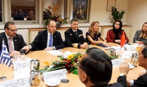 &Theta;&alpha; &epsilon;&nu;&iota;&sigma;&chi;ύ&sigma;&omicron;&upsilon;&mu;&epsilon; &tau;&eta; &sigma;&upsilon;&nu;&epsilon;&rho;&gamma;&alpha;&sigma;ί&alpha; &mu;&epsilon; &tau;&eta;&nu; &Kappa;ί&nu;&alpha;: &Gamma;&iota;ά&nu;&nu;&eta;&sigmaf; &Pi;&lambda;&alpha;&kappa;&iota;&omega;&tau;ά&kappa;&eta;&sigmaf;