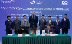 Bernhard Schulte: &Pi;&rho;&omicron;&chi;&omega;&rho;ά &sigma;&tau;&eta;&nu; &pi;&alpha;&rho;&alpha;&gamma;&gamma;&epsilon;&lambda;ί&alpha; &tau;&omicron;&upsilon; &pi;&rho;ώ&tau;&omicron;&upsilon; &tau;&eta;&sigmaf; CO2 tanker.